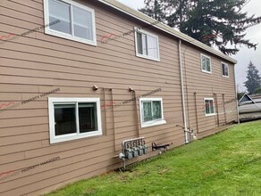 Building Photo - R72B