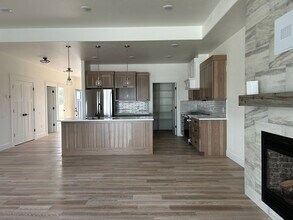 Building Photo - Custom Condo in Hamilton