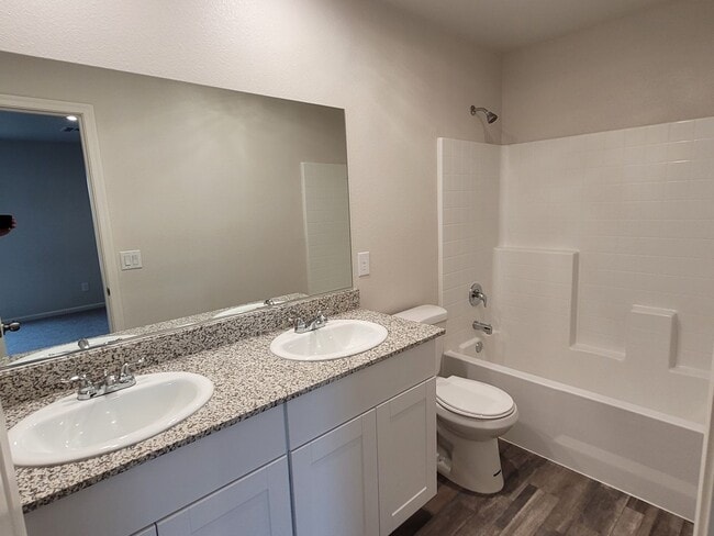 Building Photo - Beautiful 3/2 bath home located in Chaparral Terrace gated community.