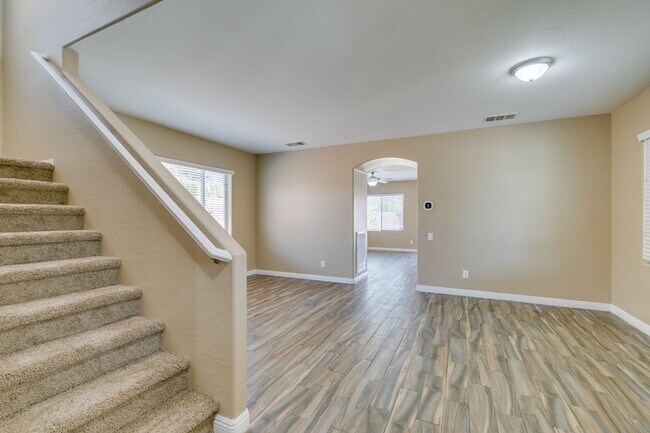 Building Photo - GORGEOUS 2 STORY HOME*4 BEDROOMS*TONS OF UPGRADES*STAINLESS STEEL APPLIANCES*