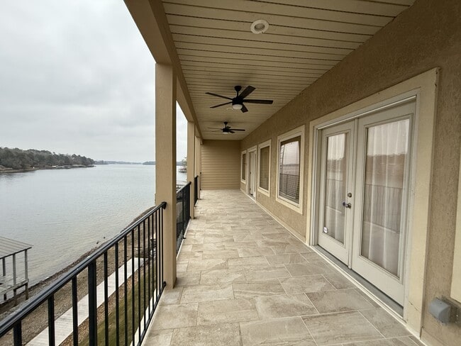 Building Photo - 225 Lookout Point