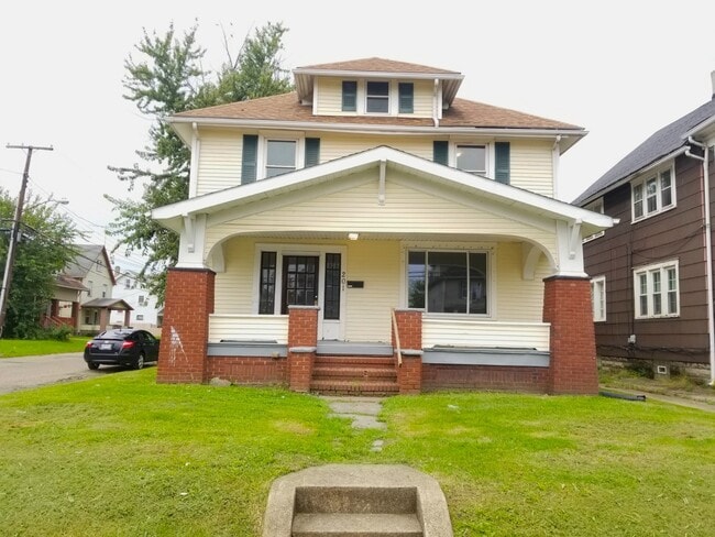 Primary Photo - 201 Broad Ave NW