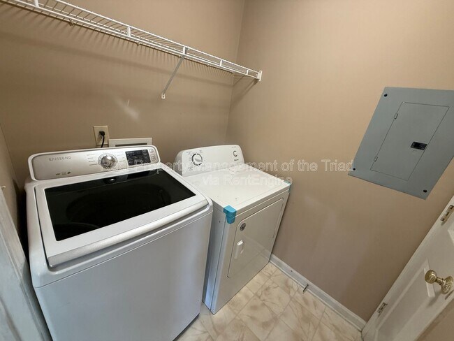 Building Photo - 5012 Lawndale Dr