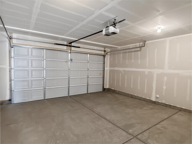 Building Photo - 138 E Crown Point Dr