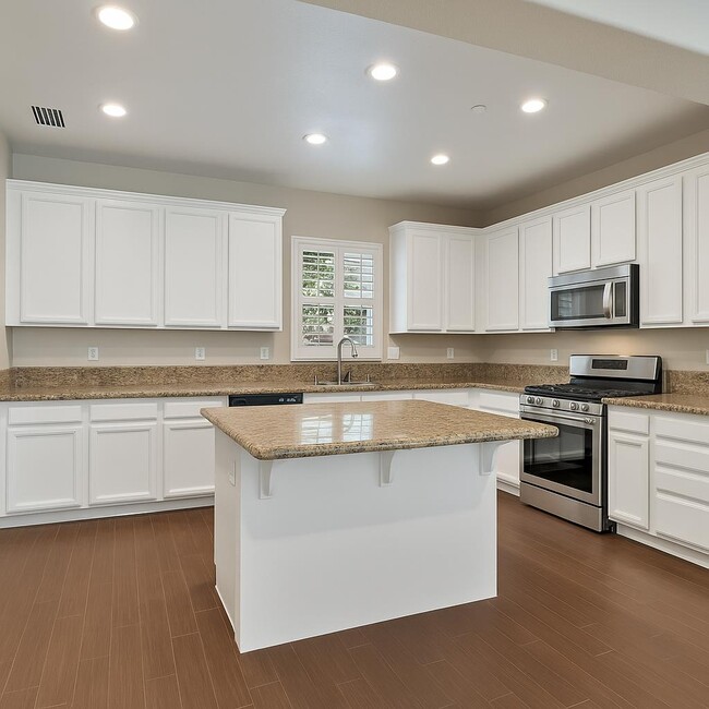 Building Photo - 3343 Vittoria Loop