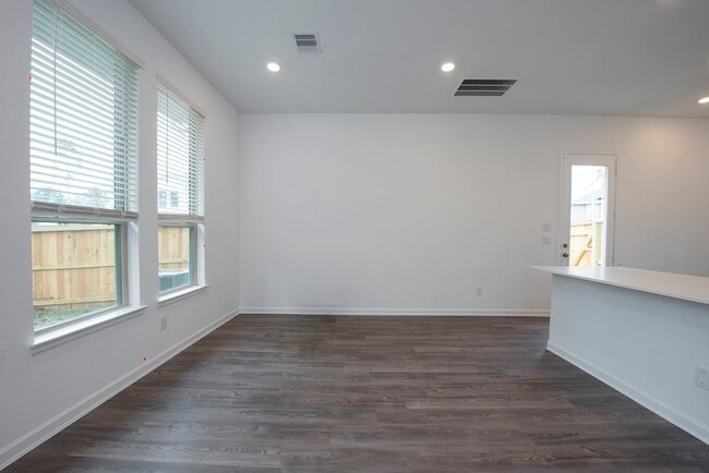 Building Photo - 585 Dry Fork Ln