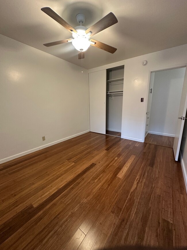 Building Photo - 2320 W 24th St