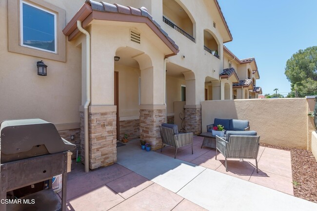 Building Photo - 327 Newbury Vista Ln