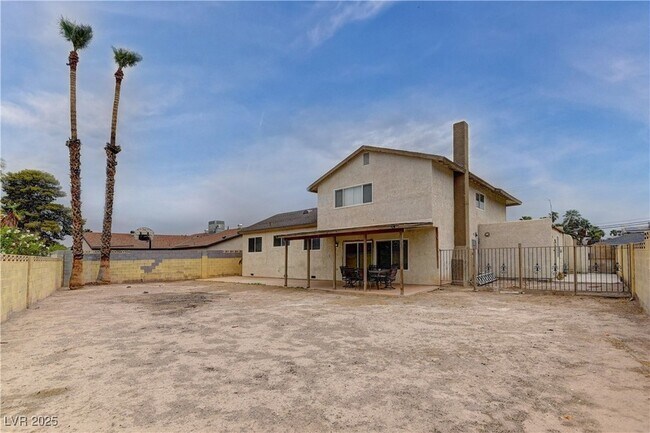 Building Photo - 1678 E Hacienda Ave