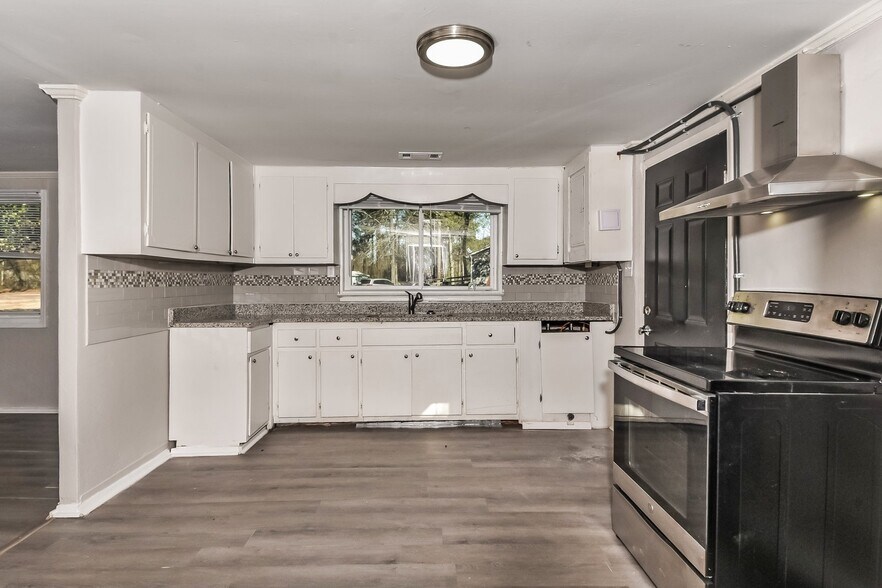 Building Photo - 305 Virginia Ave