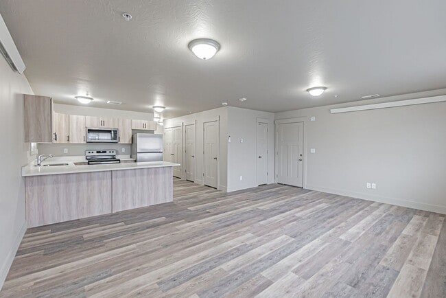 Building Photo - 6227 N Silver Fox Rd