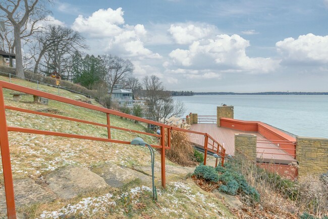 Building Photo - Lake Mendota Dream Home in Desirable Sprin...