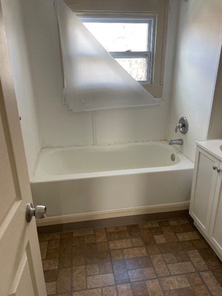 Building Photo - 334 Robbins Ave