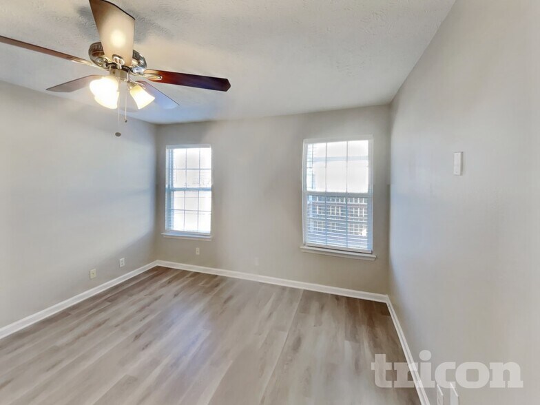 Building Photo - 3230 Oneida Ct