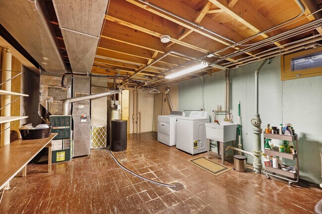 Building Photo - 2728 Florann Dr