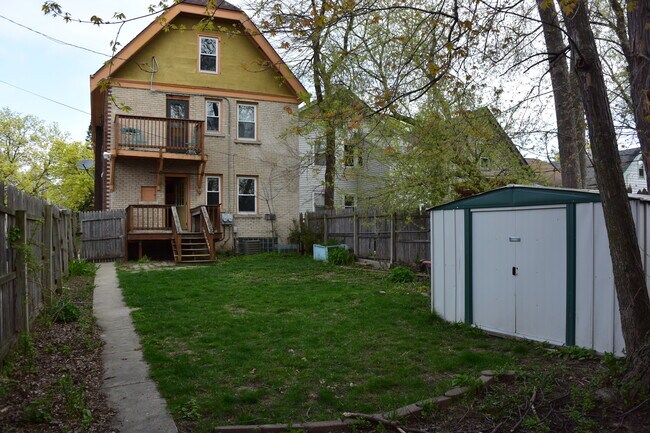 Building Photo - 319 E Montana St