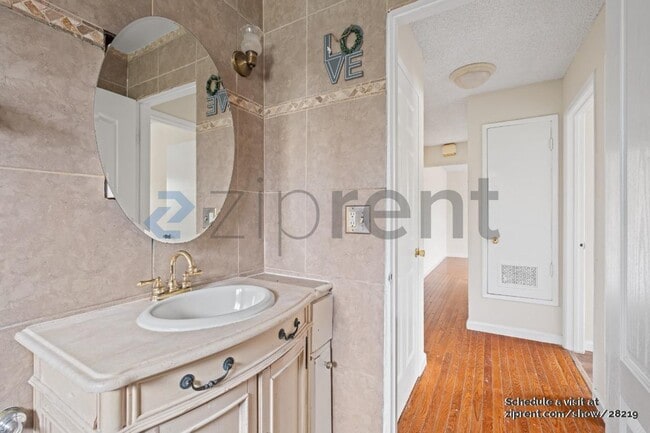 Building Photo - 2123 Peppertree Way