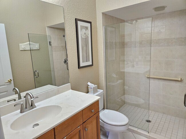 Building Photo - Seasonal Short-Term 2 Bedroom 2 Bathroom with a Bonus Room in the gated community of Venetia!