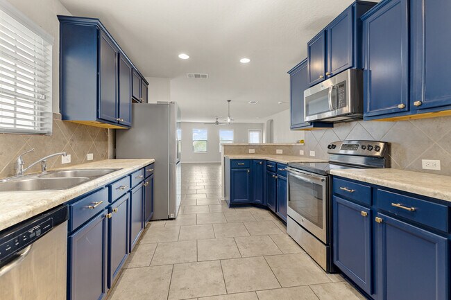 Building Photo - 2122 York Bend