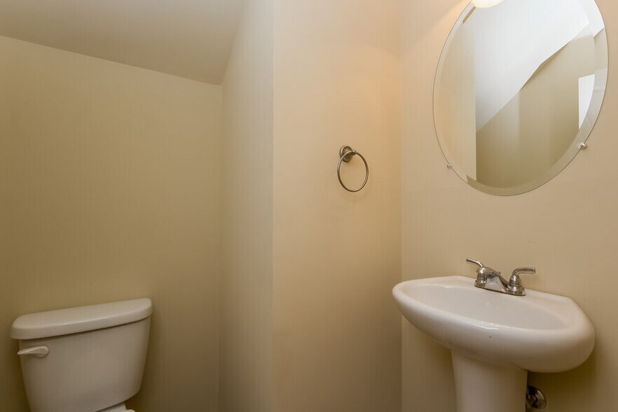 Building Photo - 354 Easley Dr SE