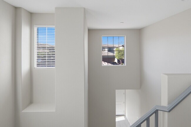 Building Photo - 3158 Molinos Dr