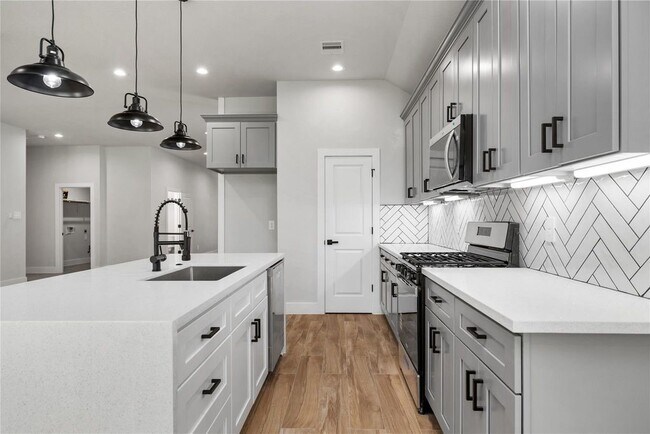 Building Photo - 14203 Sandalfoot St