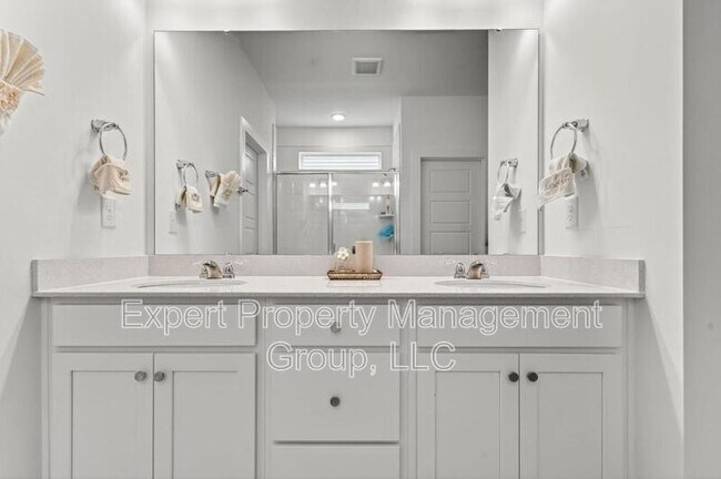 Building Photo - 163 Little Crk Dr