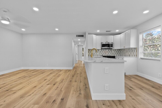 Building Photo - 314 Monaco Blvd