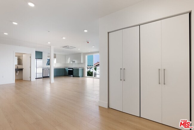 Building Photo - 8561 Belmont St