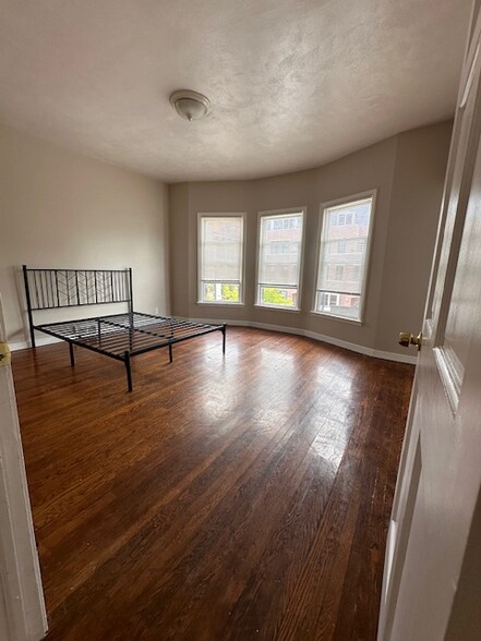 Building Photo - 1096 Elmwood Ave