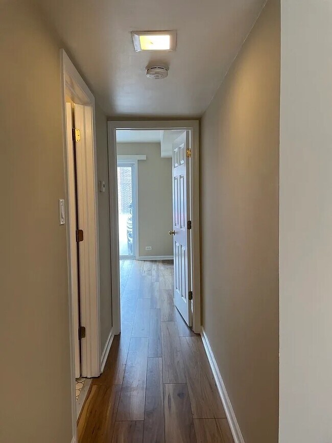 Building Photo - 9437 Bay Colony Dr