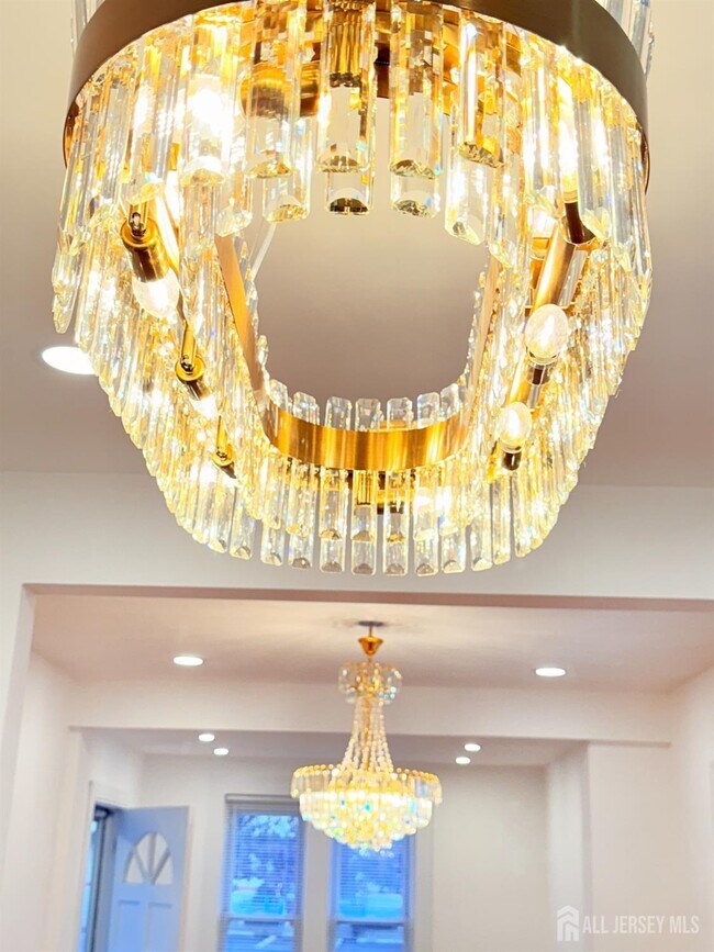 Building Photo - 385 Pierson Ave