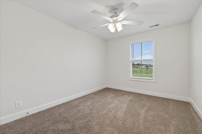 Building Photo - 4 Bedroom Pet Friendly Home For Rent with Club House, Comm. Pool, & Comm Gym Access!