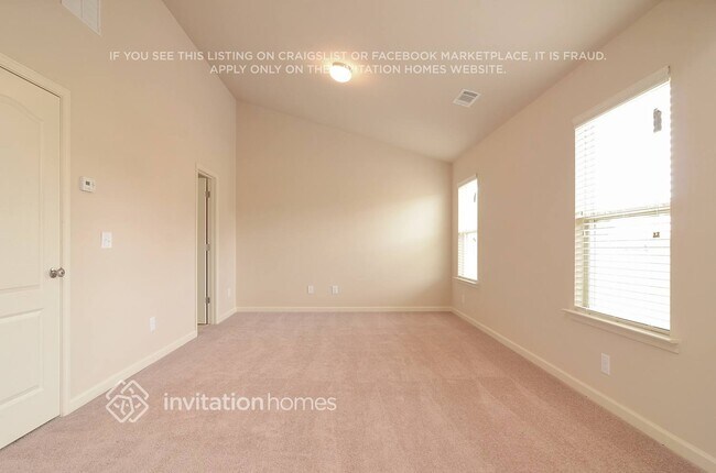 Building Photo - 3680 Brookhollow Dr