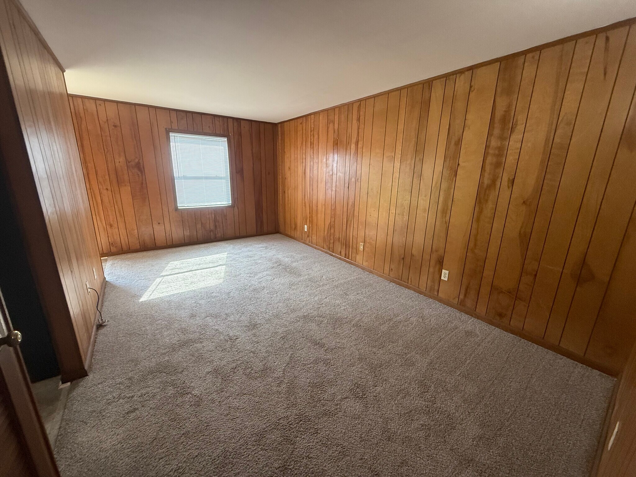 Building Photo - 586 Franklin St