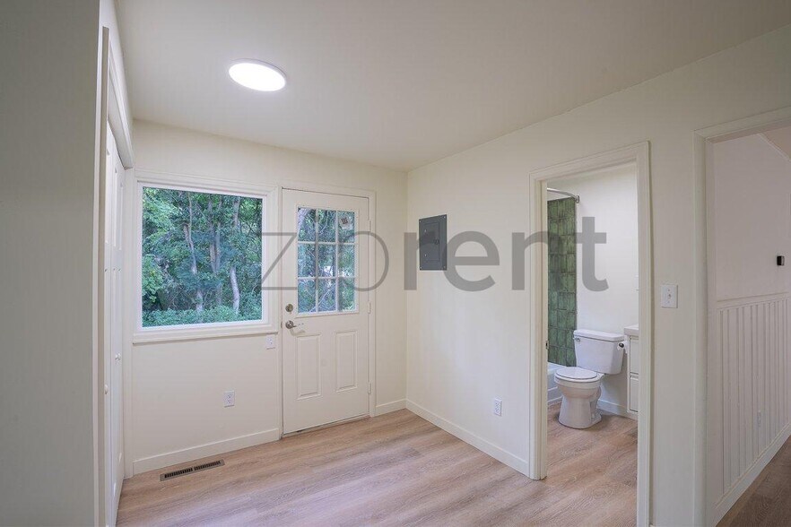 Building Photo - Unit