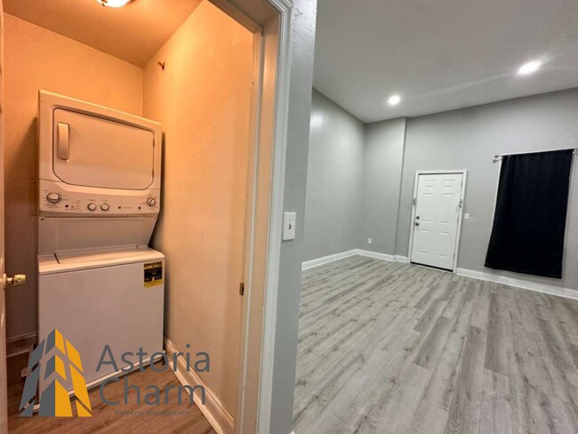 Building Photo - 1918 N Charles St