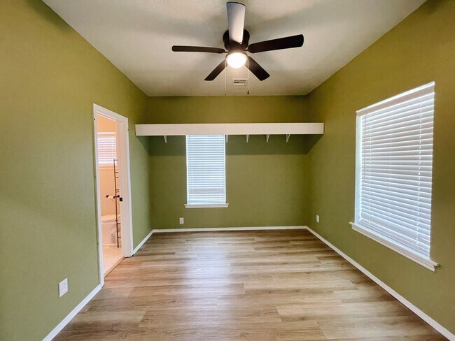 Building Photo - Beautiful 2 bedroom in Collinsville