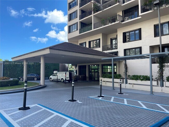 Building Photo - 540 Brickell Key Dr