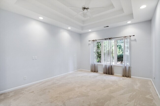 Building Photo - 173 Sumter Square