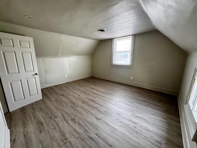 Building Photo - 1001 Edgar St