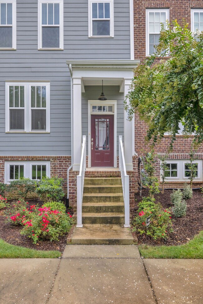 Building Photo - 300 Kara Ln