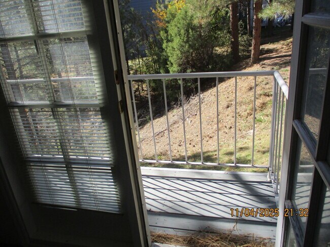 Building Photo - 2700 S White Mountain Rd