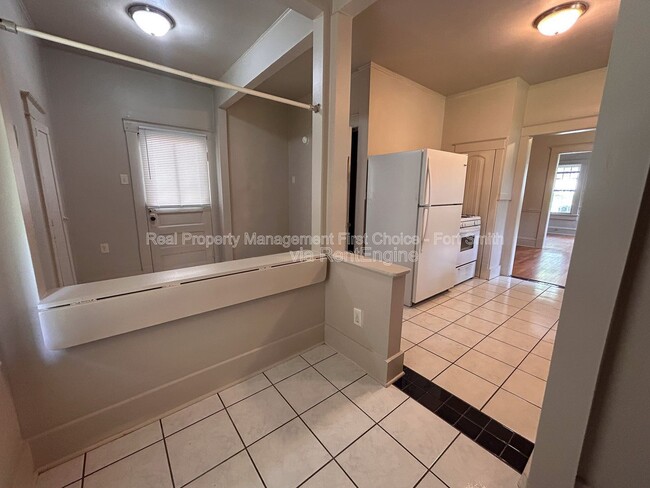 Building Photo - 811 N 41st St