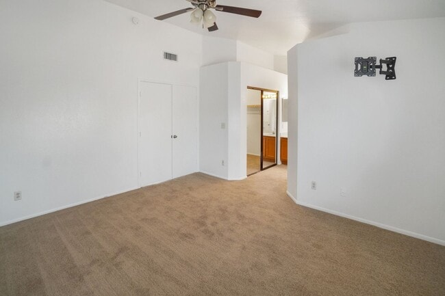 Building Photo - Southwest Area -3 bedroom, 2 bath Home wit...