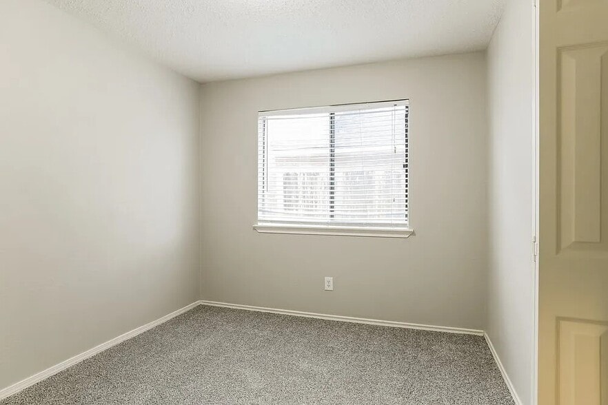 Building Photo - 19230 Sandelford Dr