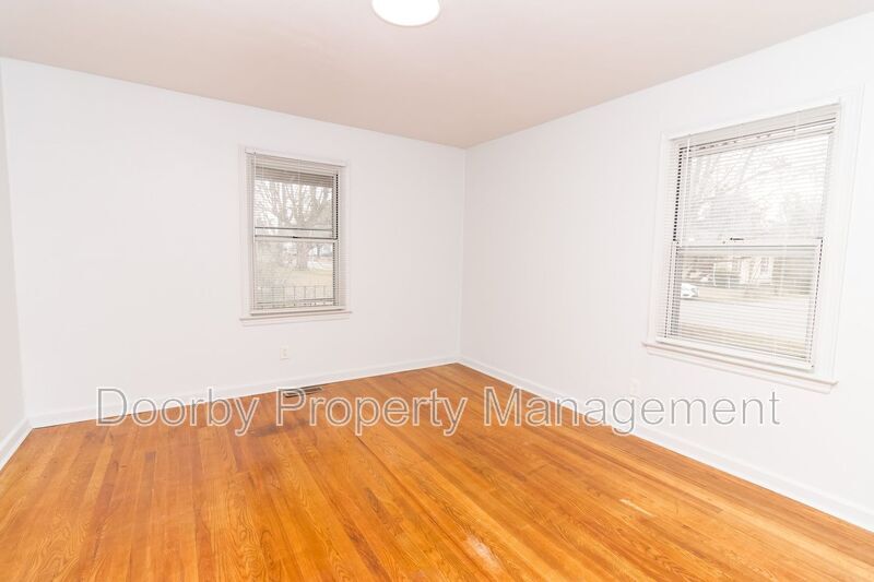 Building Photo - 4913 Carolyn Ln