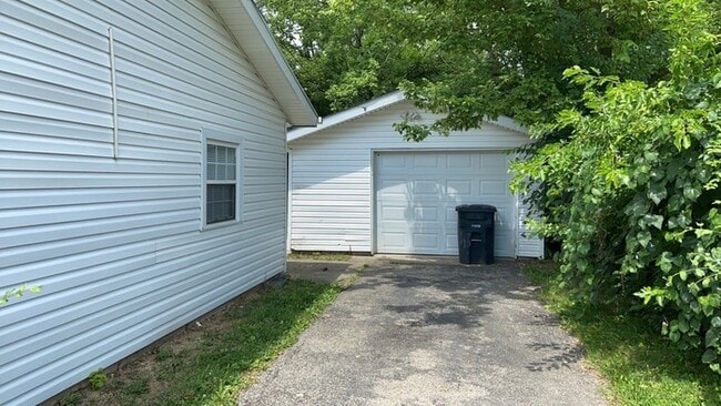 Building Photo - 3939 Prescott Ave