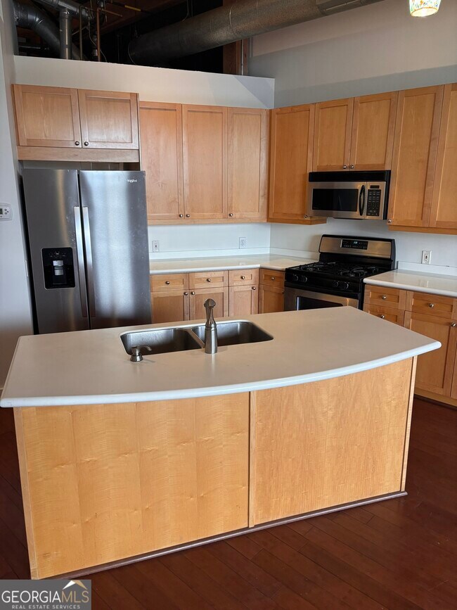 Building Photo - 204 Walker St SW