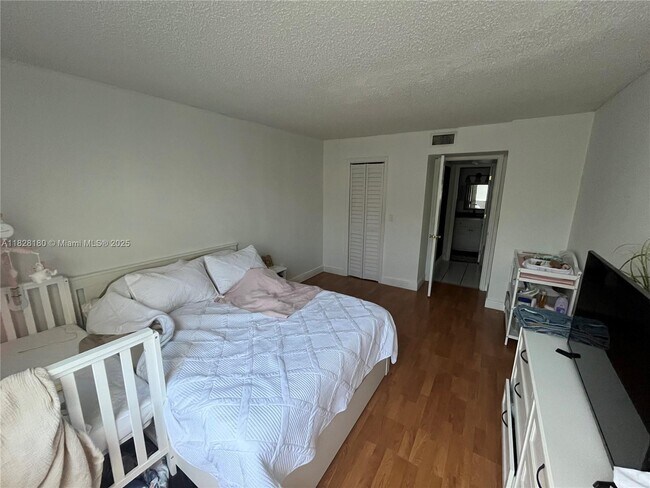 Building Photo - 8311 SW 142nd Ave